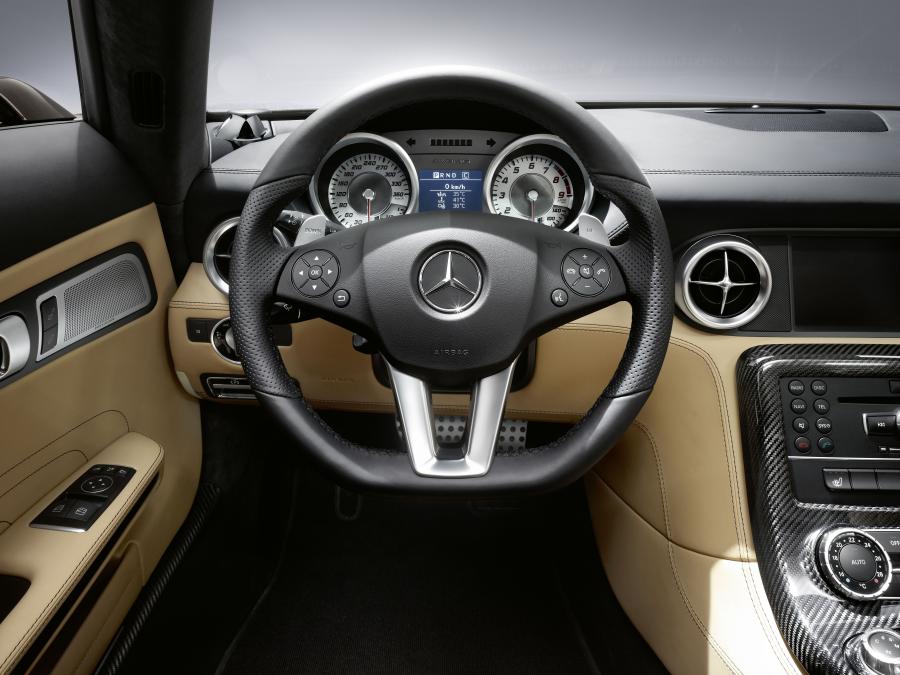  Mercedes-Benz SLS AMG Roadster 2011 года  (фото 17 из 183)